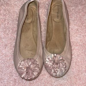 Women’s flats